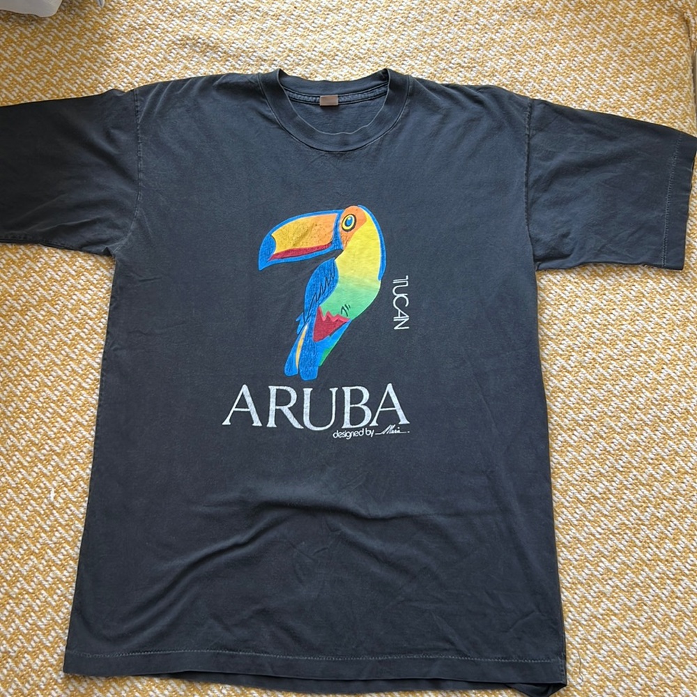 Vintage Single Stitch Aruba Tuscan Tee. Artesala is brand. Fits like an L